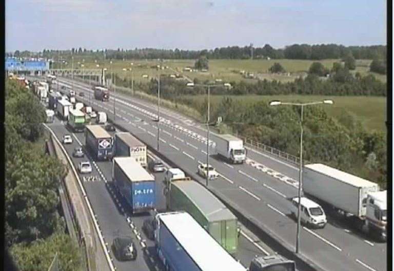 Severe delays on A282 and congestion on M25 and A2 towards Dartford ...