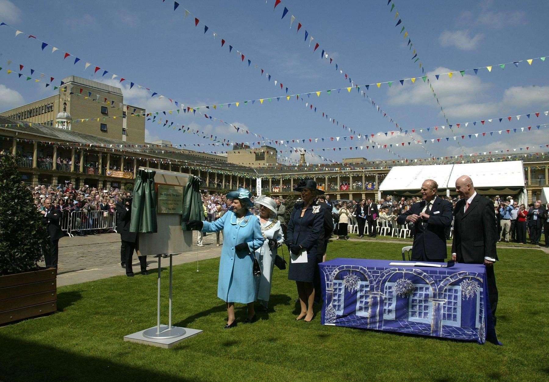 The Queen unveiling a plaque at the Piece Hall in Halifax (Gareth Copley/PA)