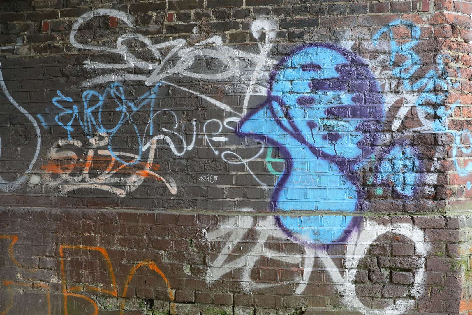 Tags on Wincheap railway bridge