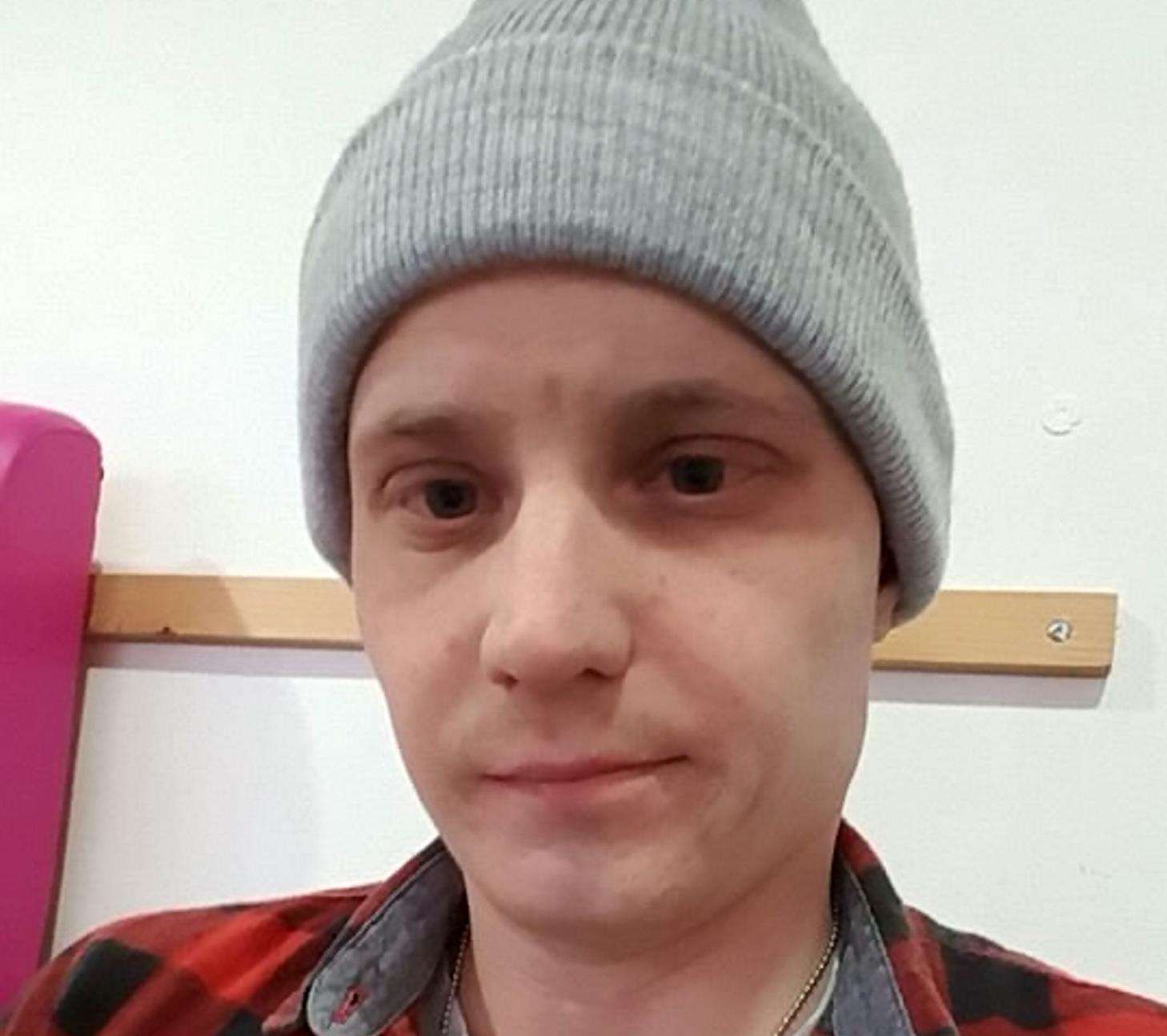 Simon Thompson underwent chemotherapy as he battled stage 4 Non Hodgkin's Lymphoma. Picture: SWNS