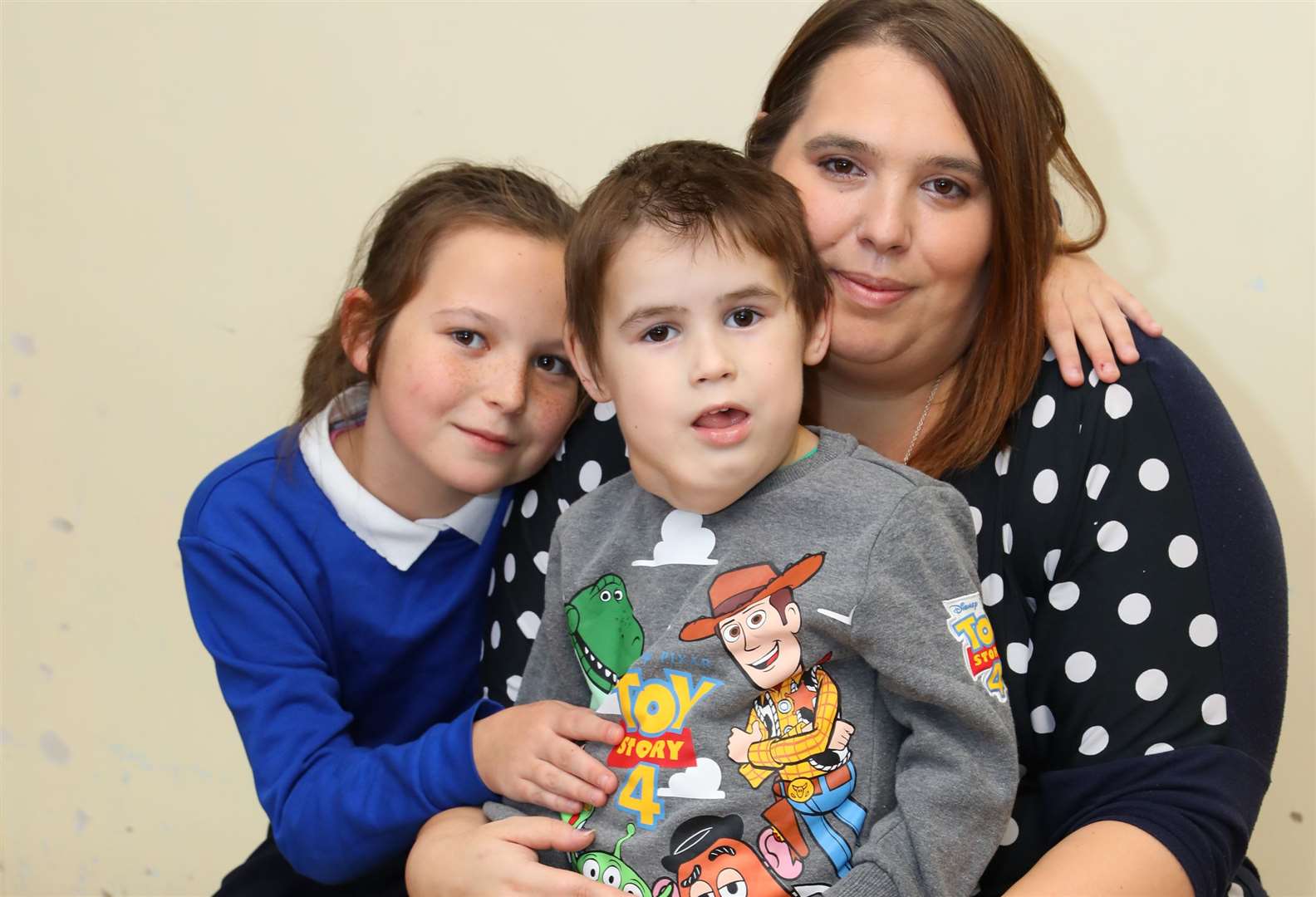 Sophie and Dawson Lee with their mum Lauren