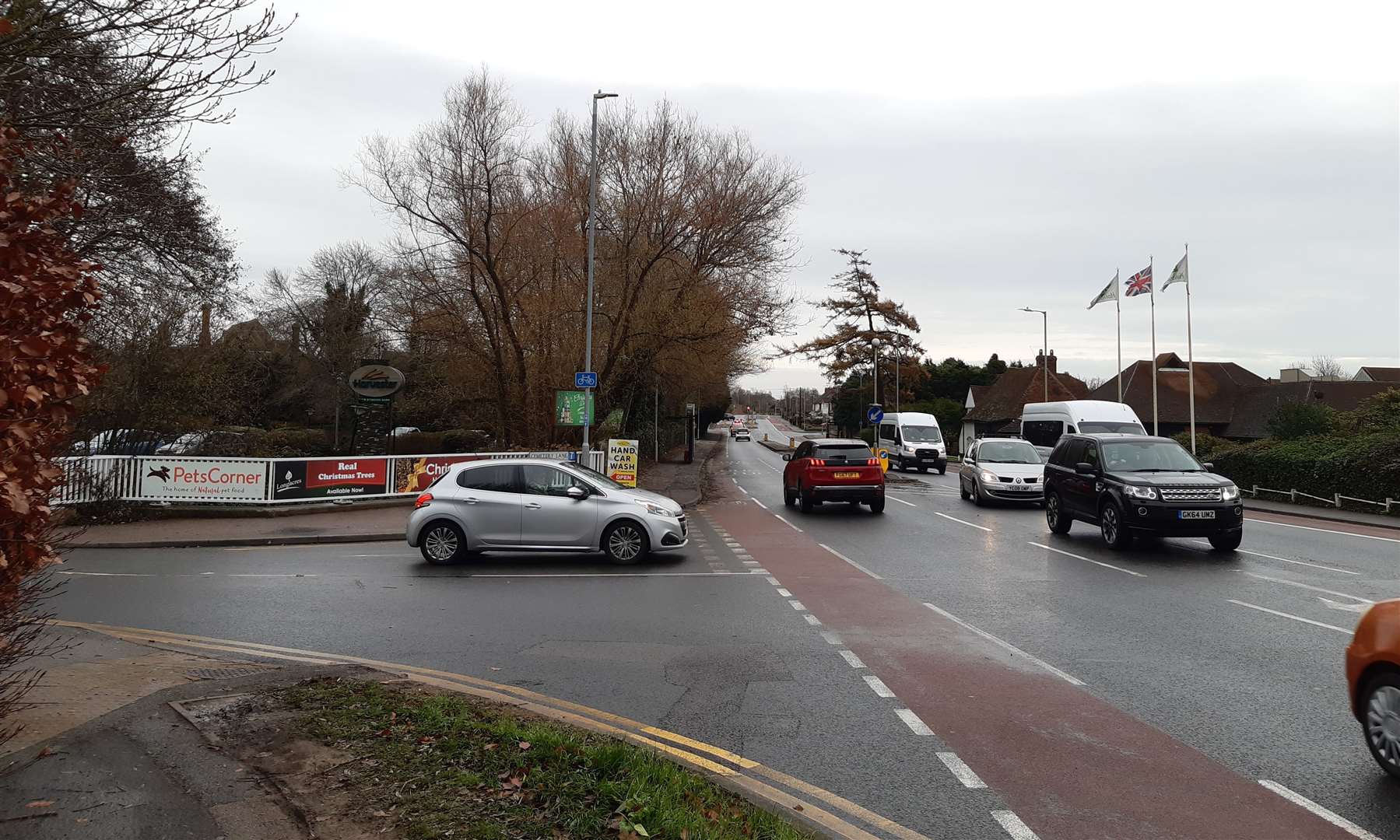 Traffic lights are set to be installed at the Cemetery Lane junction in Kennington, which leads to Longacres Bybrook Barn and Harvester