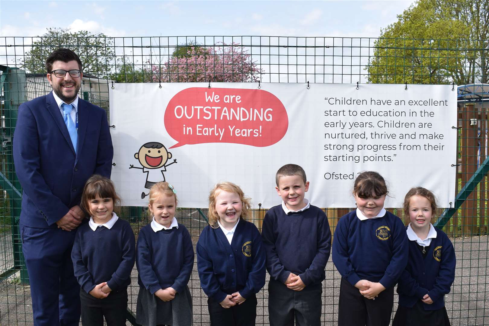 Early Years head teacher Ben Martin with members of Ladybirds class (9095061)