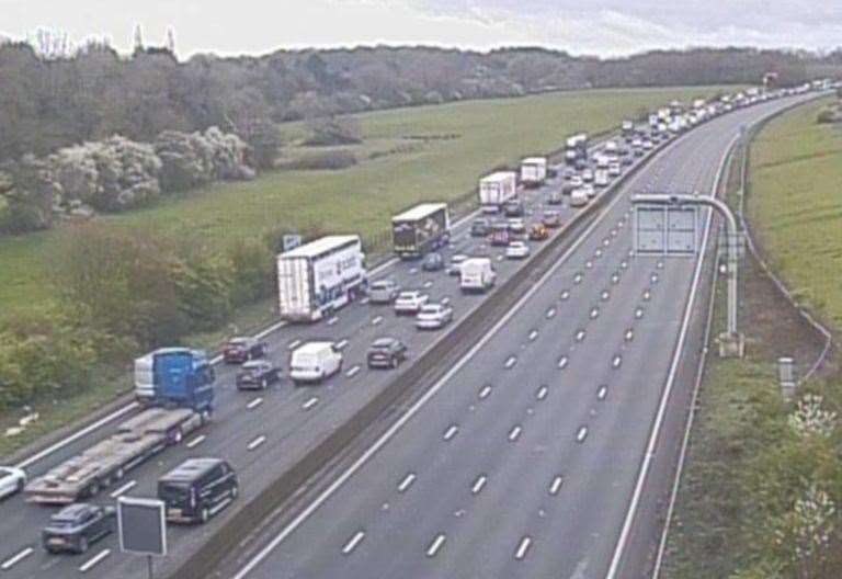 M25 shut between Surrey and Sevenoaks after serious crash