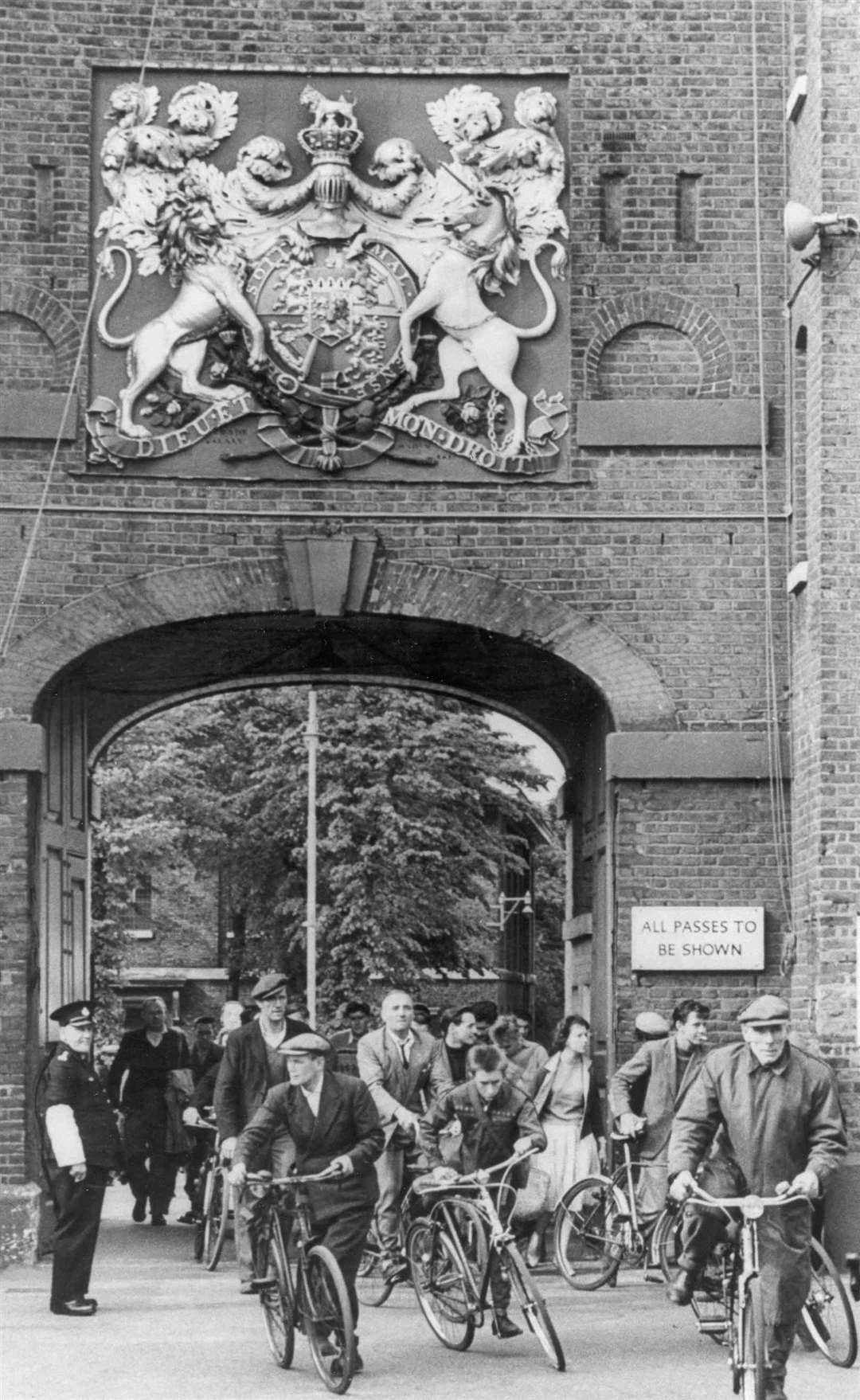 Workers leaving the dockyard in 1960