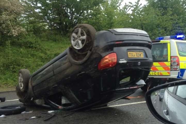 A car overturend on the M25. Picture: @Georgiaxmorris