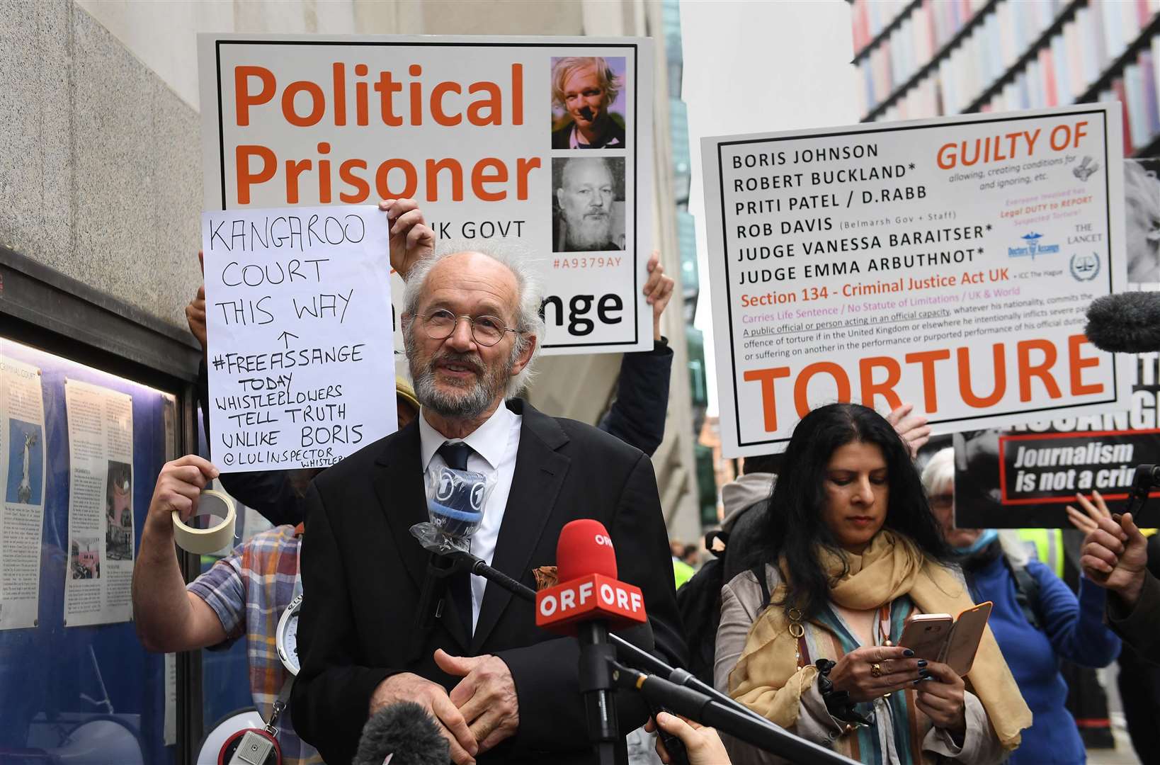 John Shipton, the father of WikiLeaks founder Julian Assange, speaks outside court (Stefan Rousseau/PA)