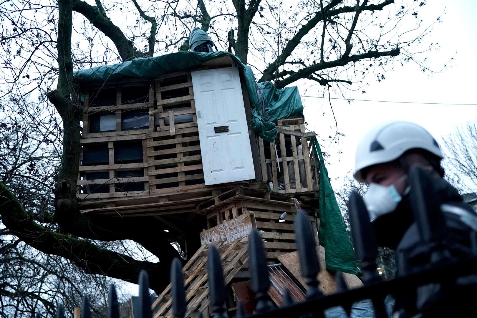 Police move in to the encampment in Euston Square Gardens (Aaron Chown/PA)