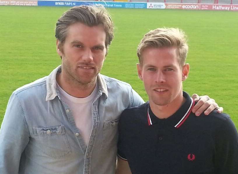 Fleet boss Daryl McMahon with new signing Jordan Parkes