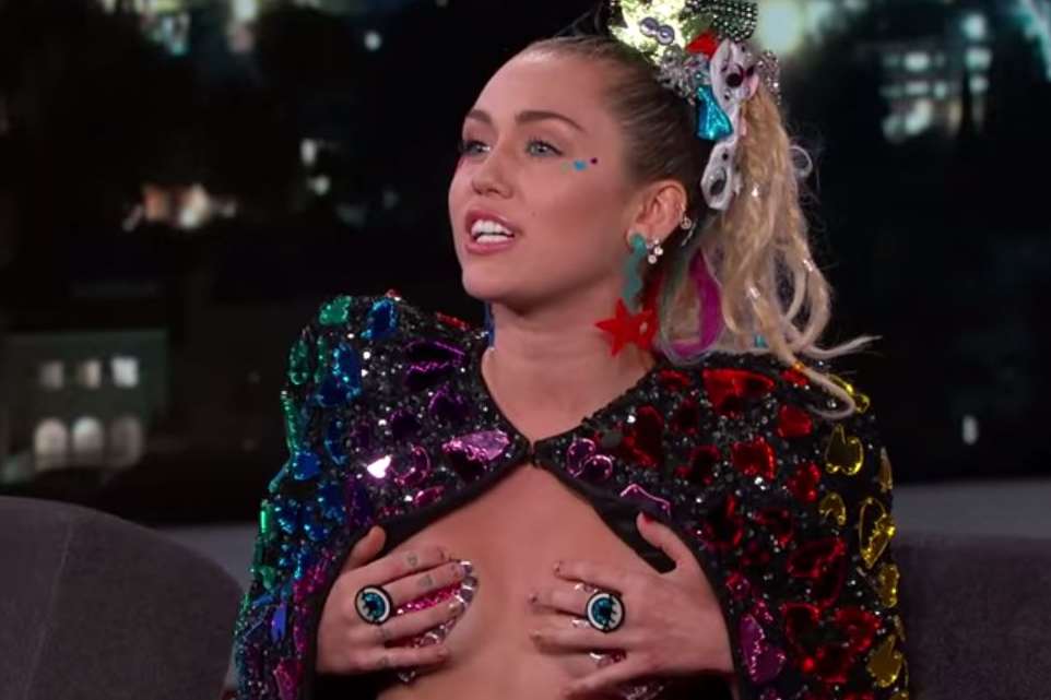 Miley Cyrus Sparkles In £18 Rings Made By Canterbury Costume Jewellers 2486