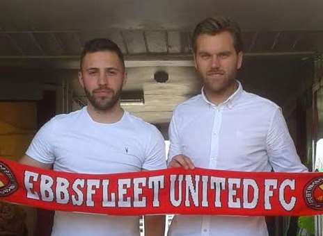 New signing Robbie Willmott with Ebbsfleet manager Daryl McMahon