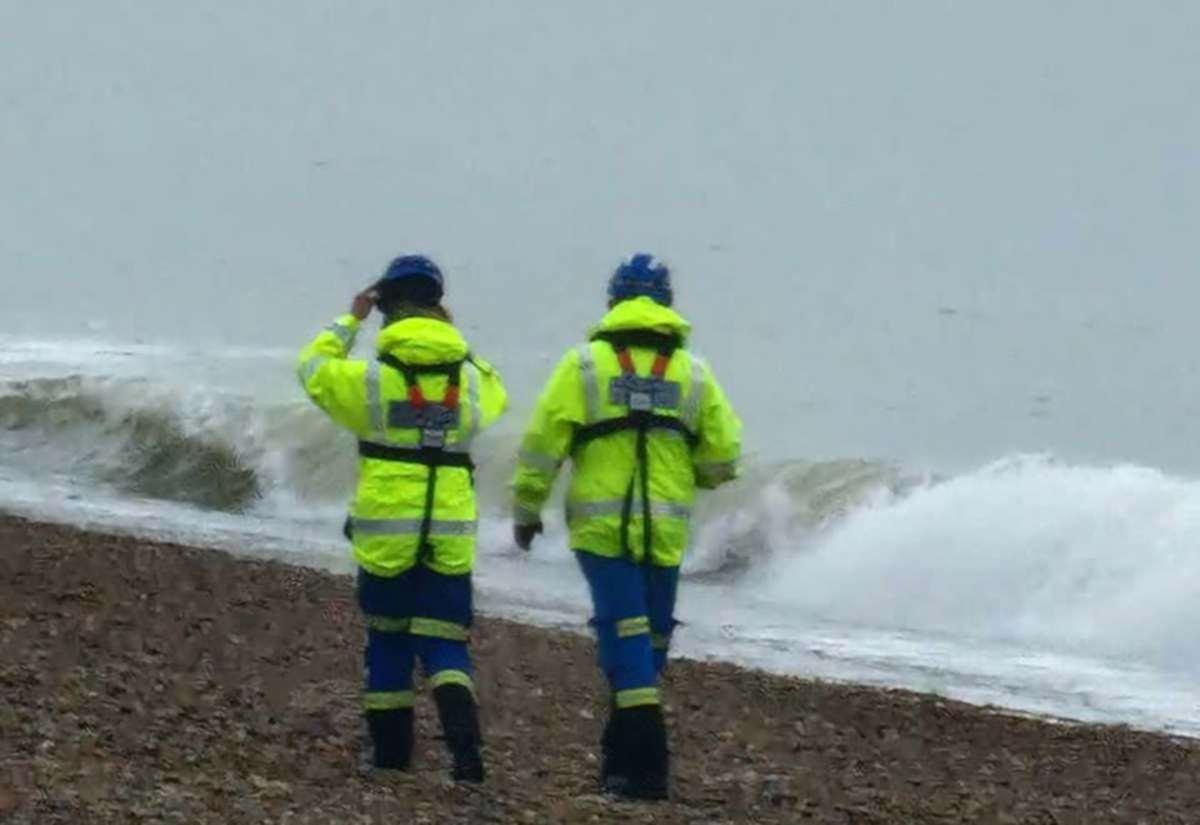 Huge emergency response continues off Hythe coast after person reported missing in sea