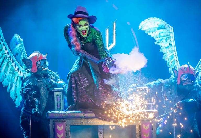 We review the Wizard of Oz, starring The Vivienne and Gary Wilmot, at ...