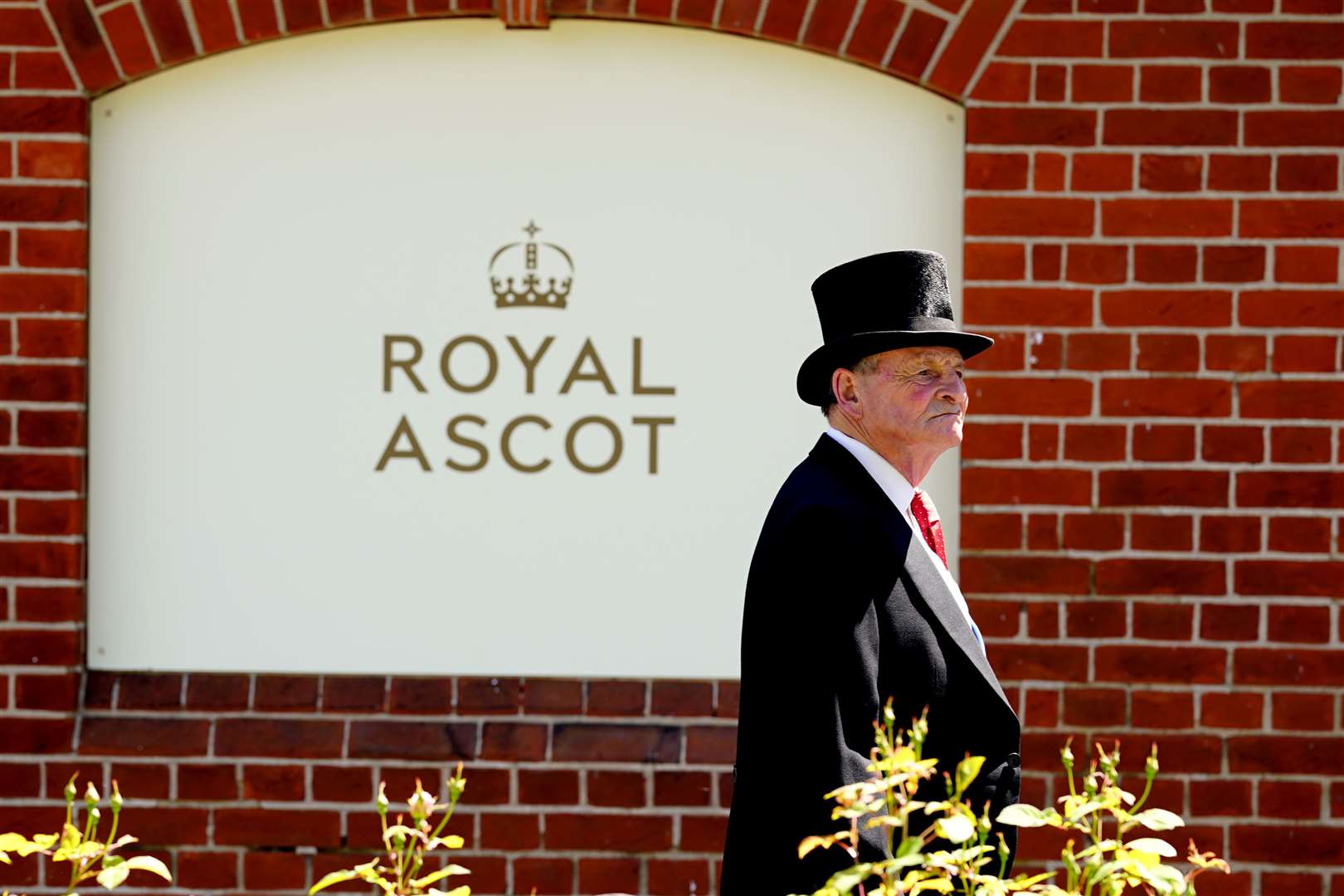 Not to be outdone, male race fans also dressed up for the occasion (Adam Davy/PA)