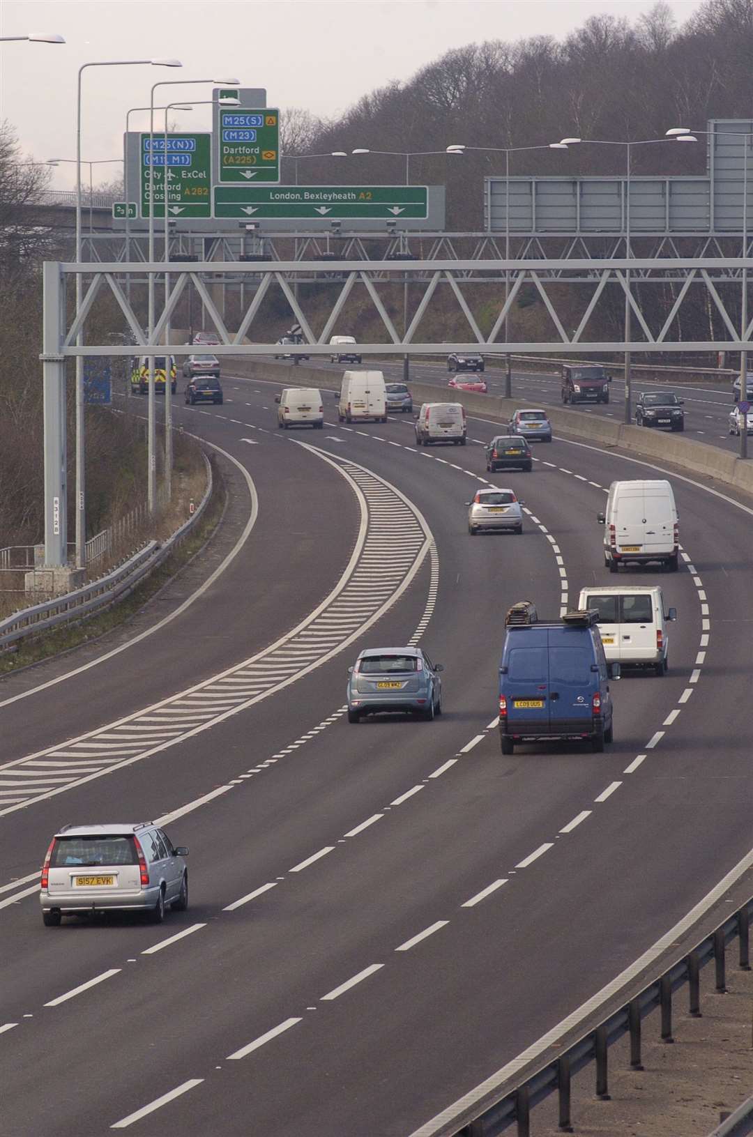 Traffic on the A2 near Bean