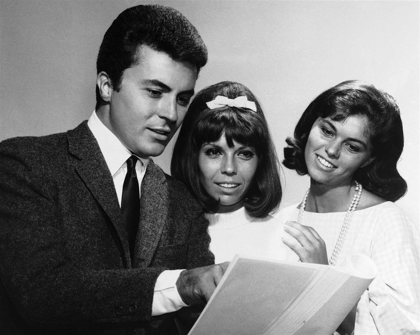 James Darren chats with Nancy Sinatra and Claudia Martin (A)