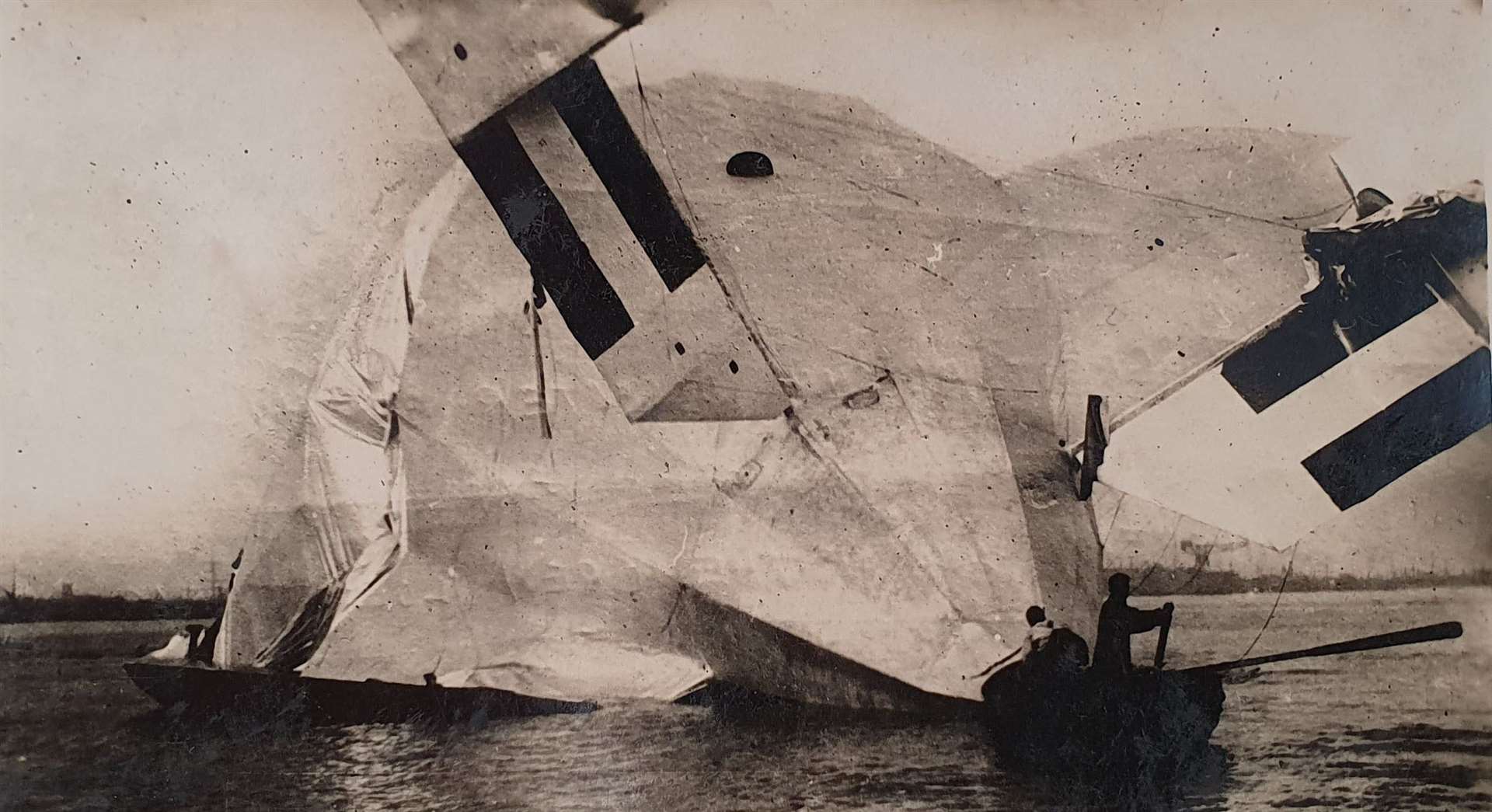 The crashed stern of R.38/ZR-2 in the Humber (D. Howlett/PA)