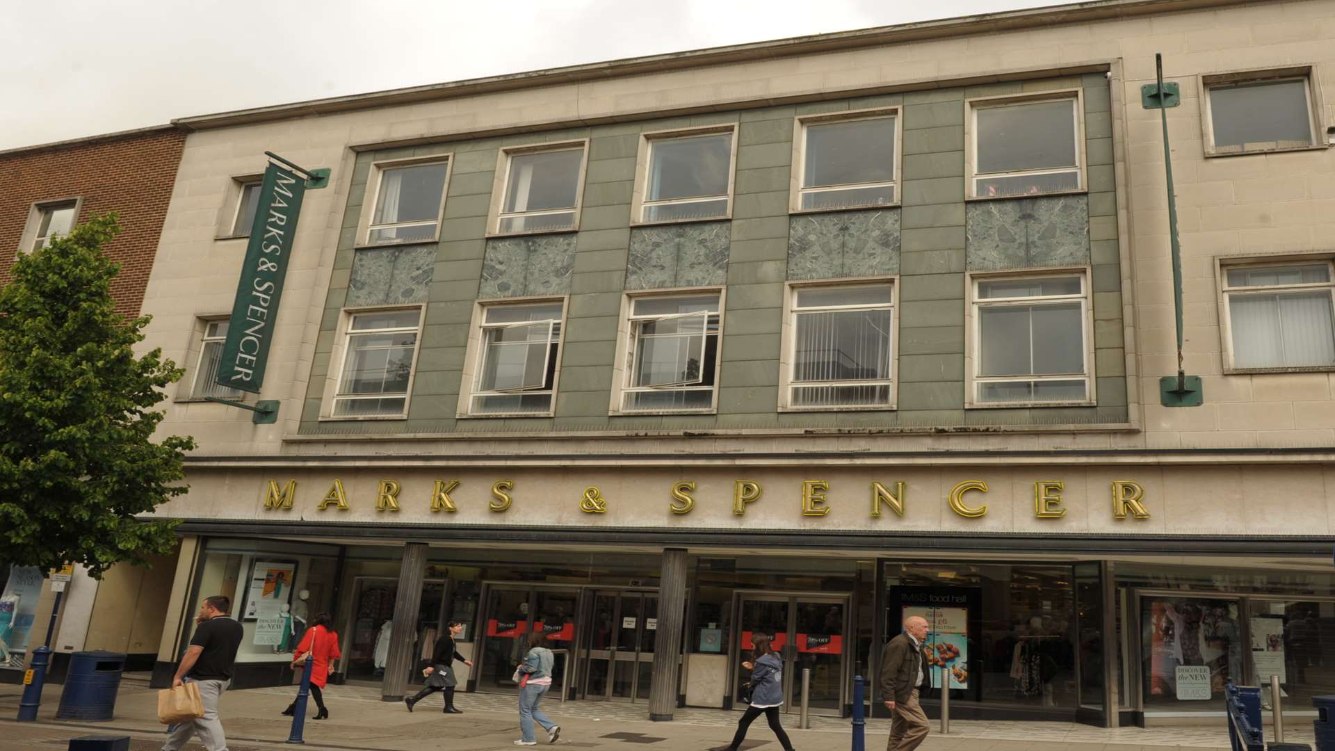 Bargain Buys in Gravesend town centre to create 20 new jobs and add to