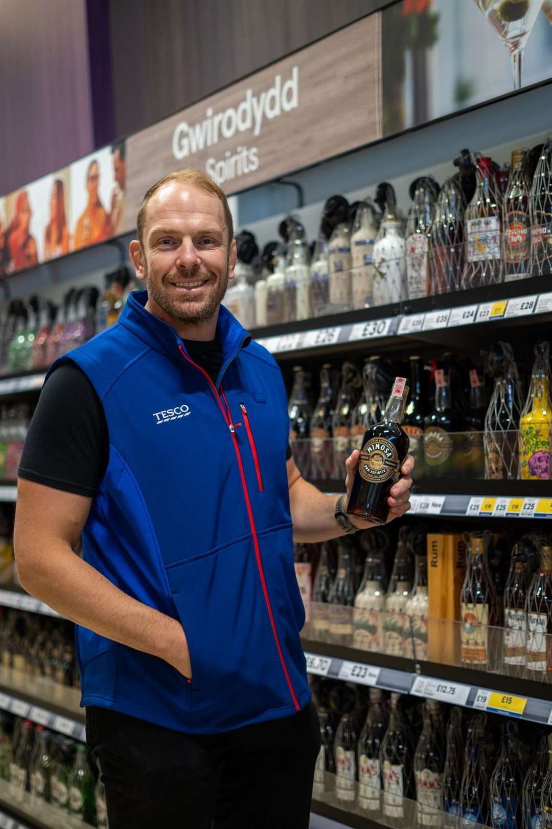 Former Welsh rugby hero Alun Wyn Jones at a Tesco store in Swansea (Tesco/PA)