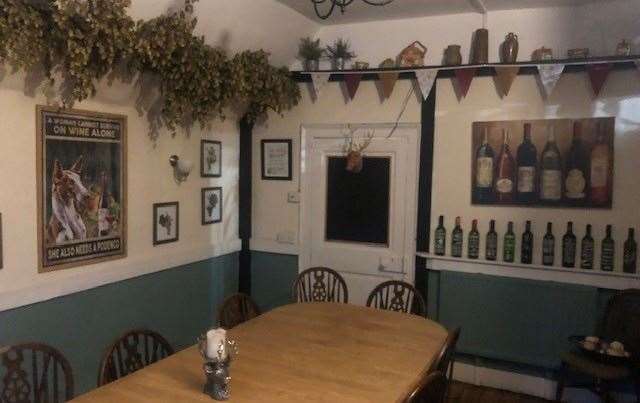 I discovered this room at the back of the pub, which, like other rooms was decorated with hops