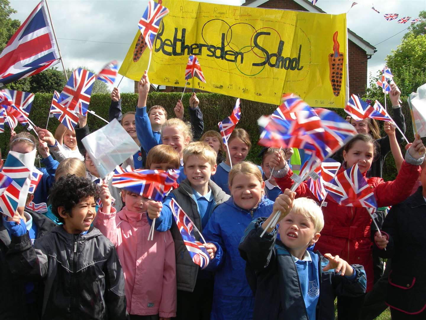 Bethersden Primary School pupils in Hamstreet for the Olympic torch relay