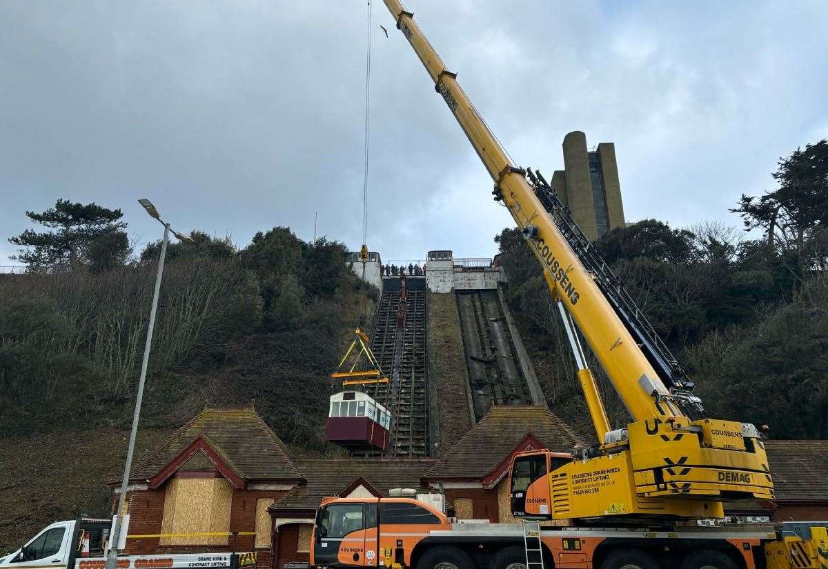 Leas Lift Carriages Removed in Folkestone for Restoration Project