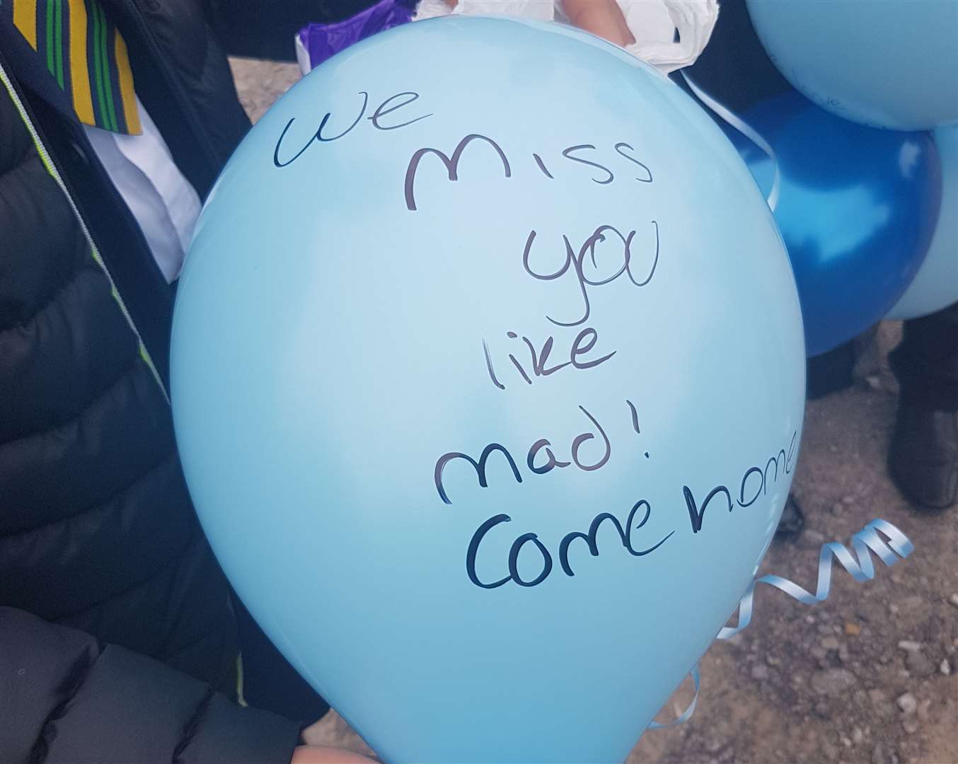 Students straight out of school wrote messages on the balloons before letting them go (16391118)