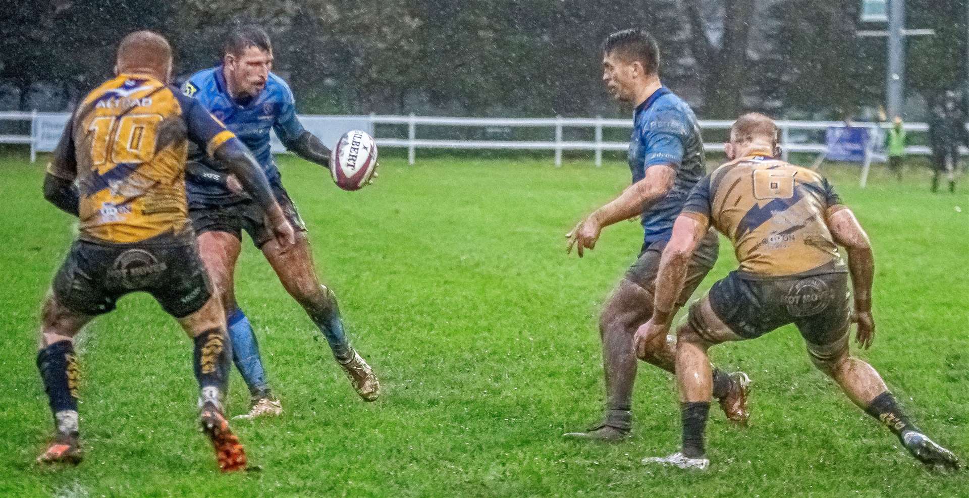 Frank Morgan gathers the ball from a Canterbury team-mate. Picture: Phillipa Hilton