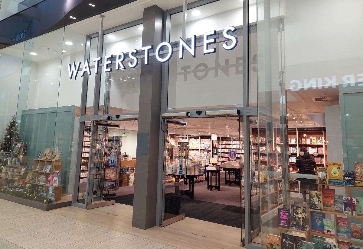 Waterstones returns to shopping centre after six months away