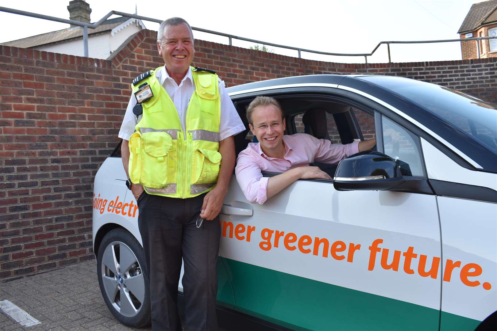 Parking Warden Bob Purssord and Cllr Matthew Dickins (3306902)