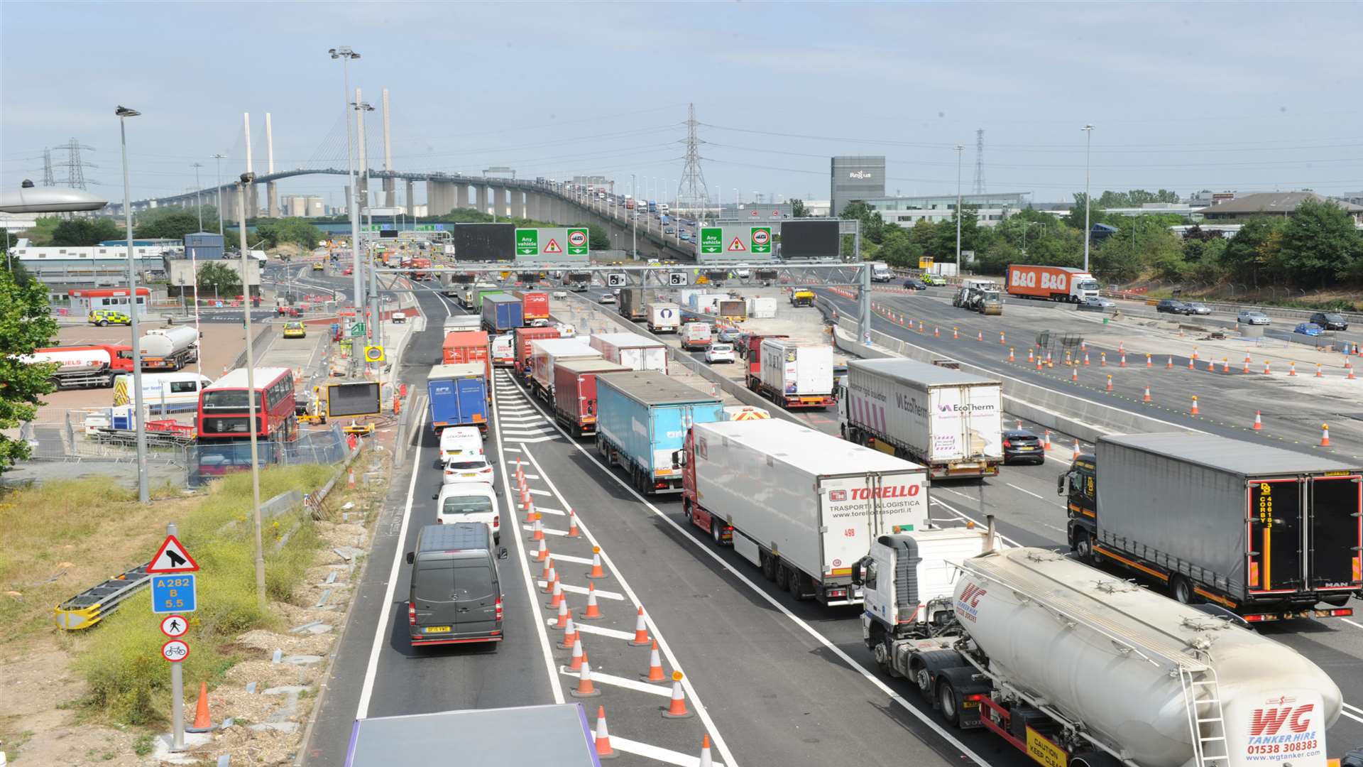 Queuing traffic for the Dartford crossing