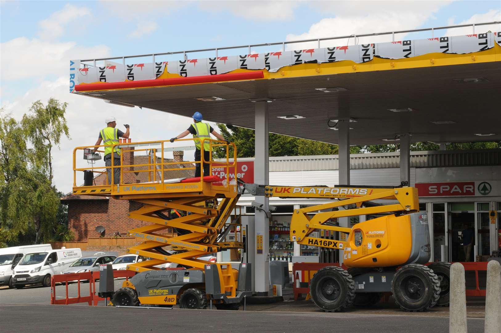 New Shell signs going up at the Tollgate services in Rathgar Road, Gravesend