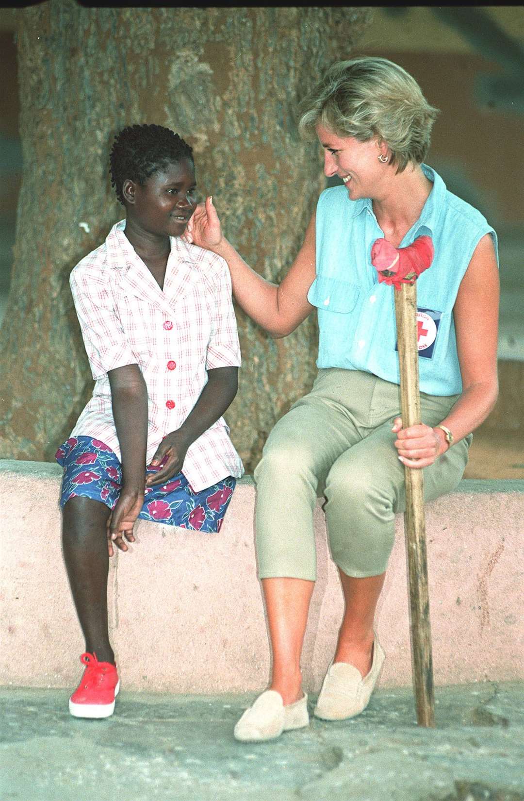 Diana with Sandra Tigica, 13, at the orthopaedic workshop in Neves Mendinha, near Launda, Angola, during her visit in 1997 (John Stillwell/PA)