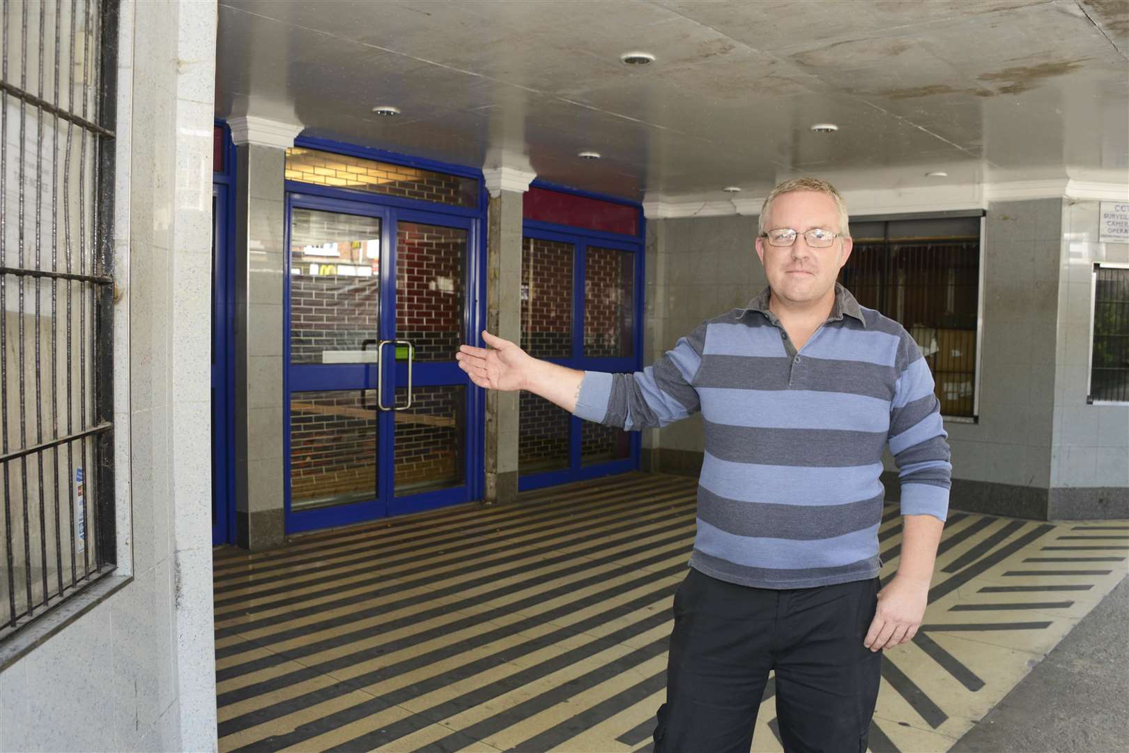 Ashford.High street Old Mecca Bingo building.Campaigner Peter Morris-Kelso wants the building saved.Picture: Paul Amos. (3059421)