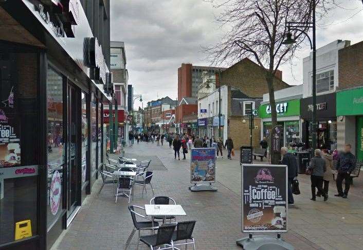 A gold chain was reportedly stolen during a distraction theft in Chatham High Street