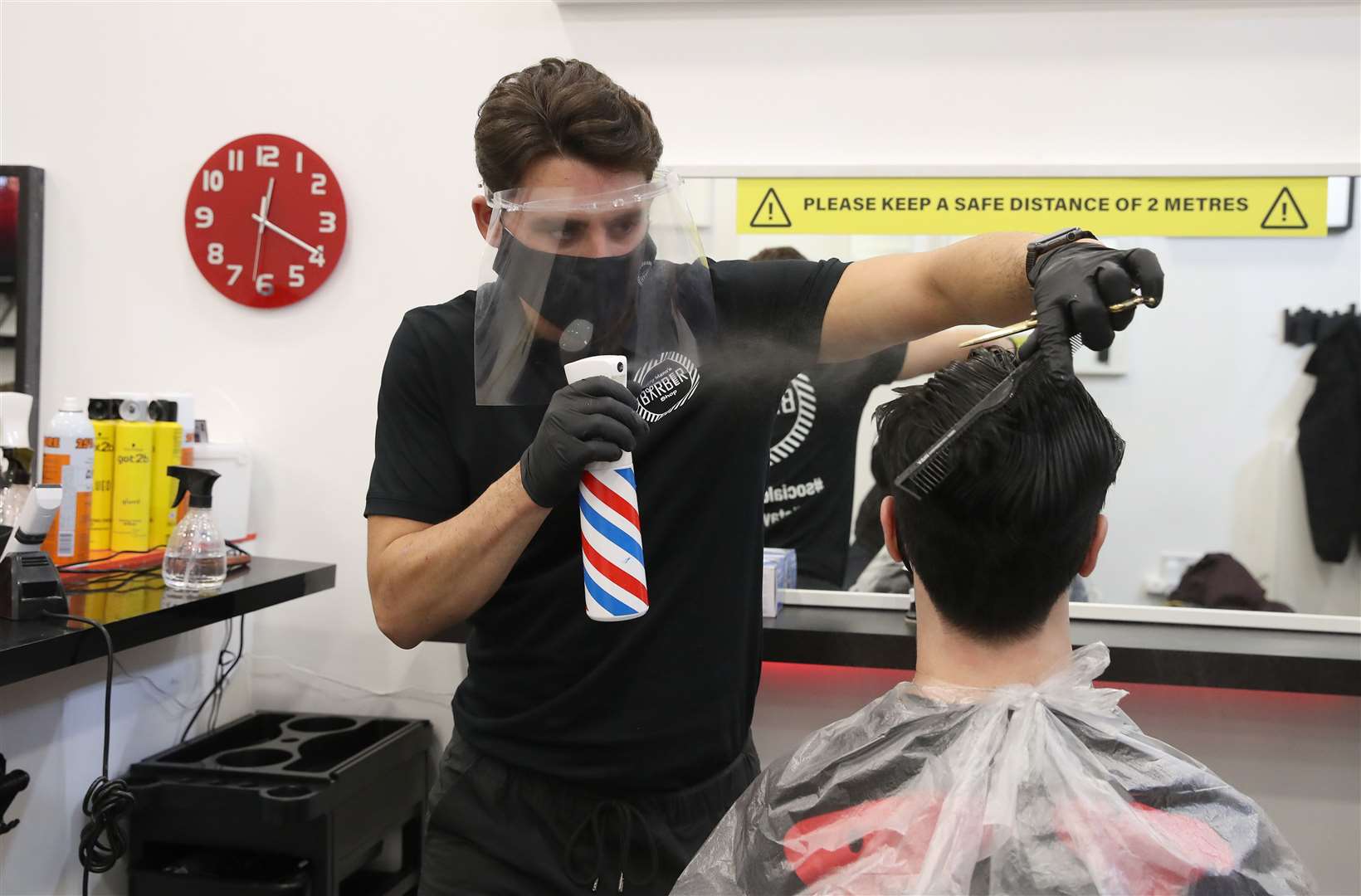 Barber Tony Mann with customer Sean Munro (Andrew Milligan/PA)