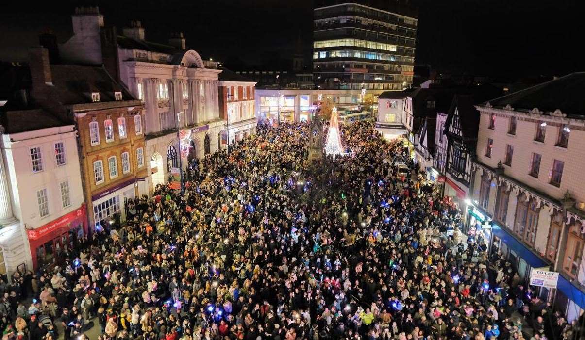 Garry and Chelsea to switch on Maidstone’s Christmas lights tonight