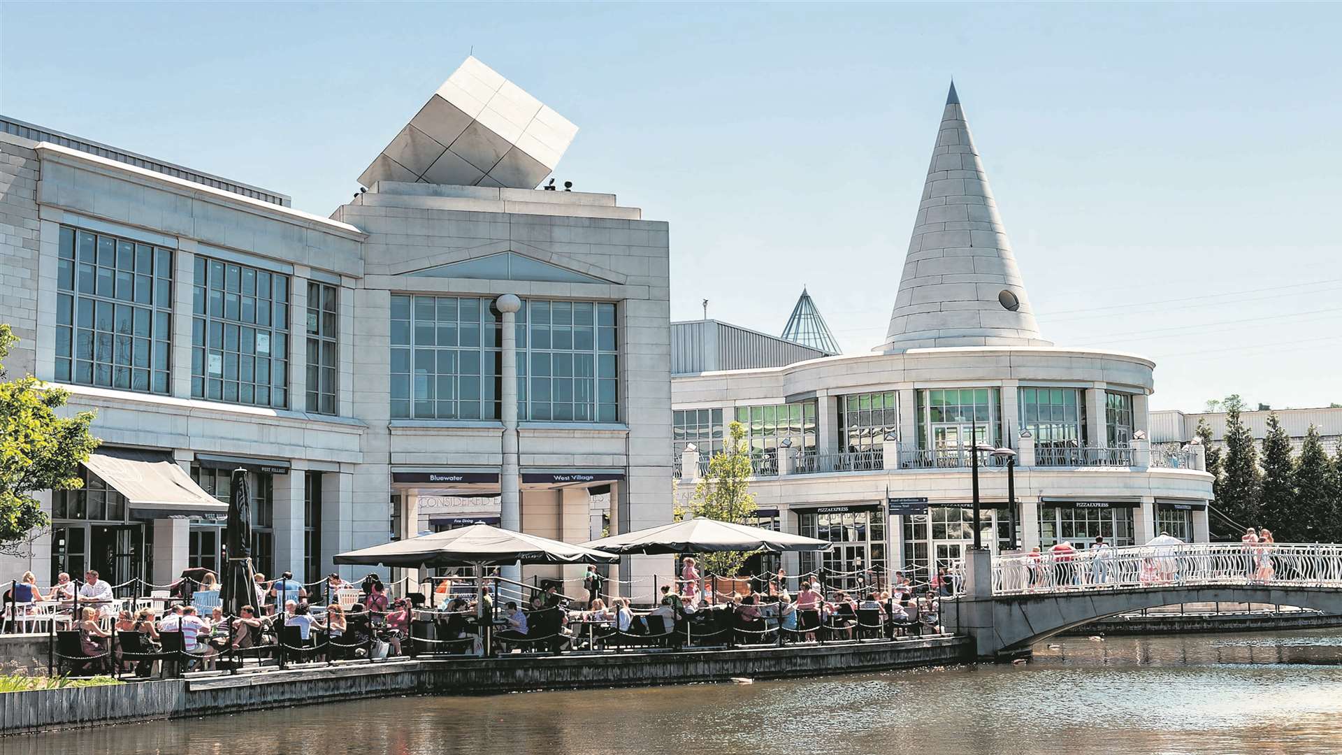 Bluewater Shopping Centre in Greenhithe - Tours and Activities