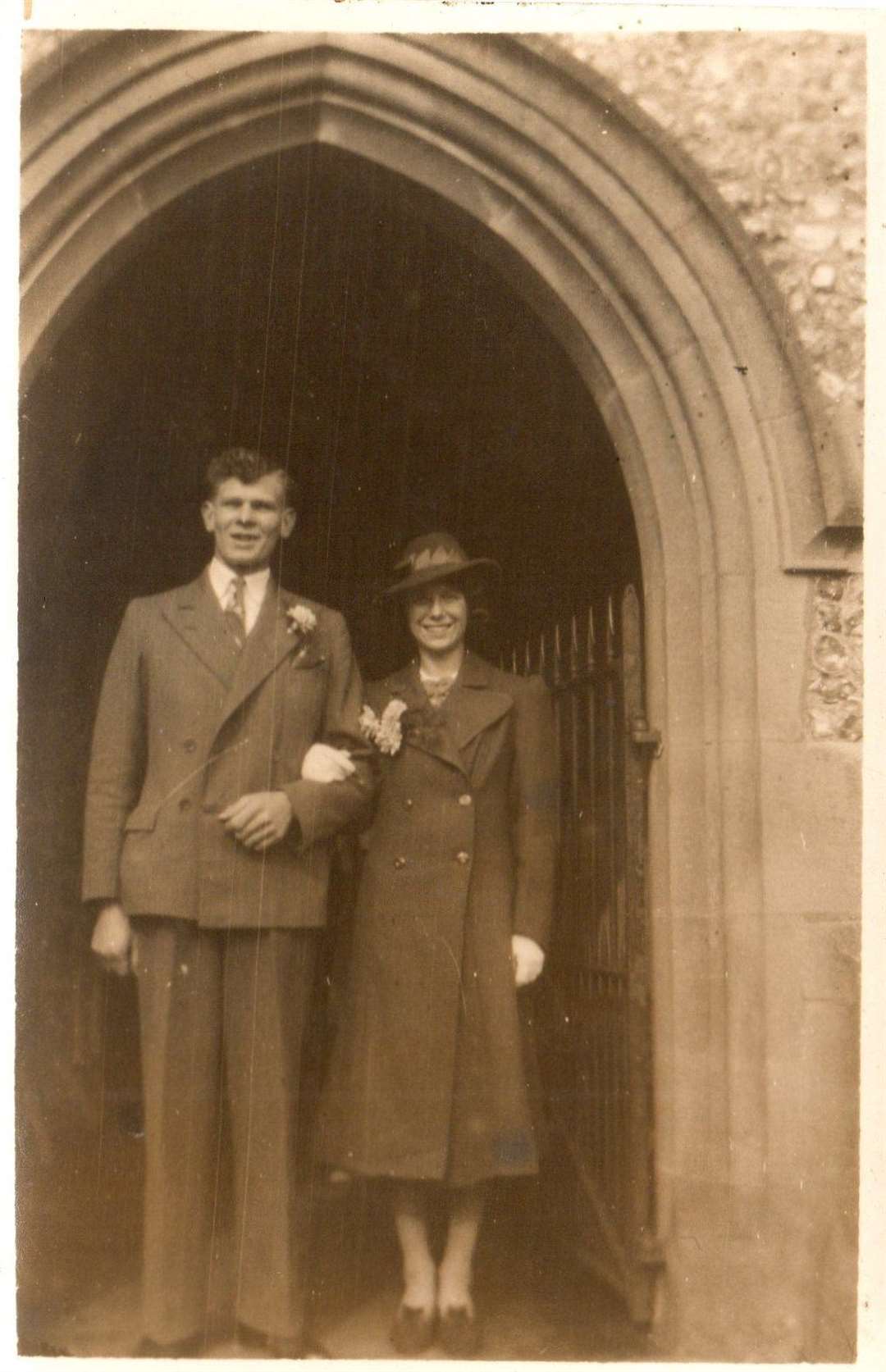 Wilfred George Honey, who died while on duty four days after his 21st birthday in 1941, married Violet May Holdstock on March 16, 1940 in St John the Baptist Church, Bredgar, when Wilfred was 20 and Violet was 18 (21096161)