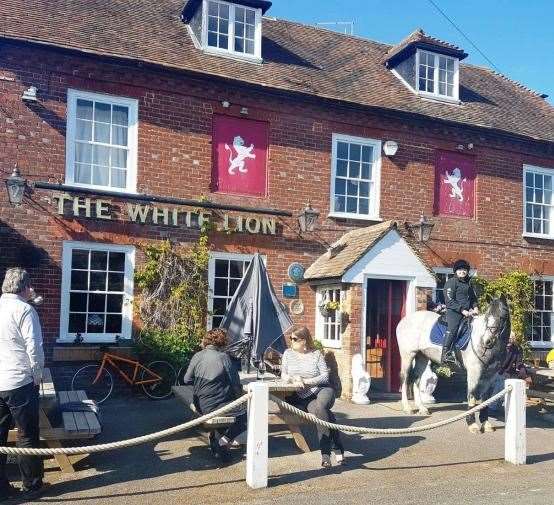 The White Lion at Selling