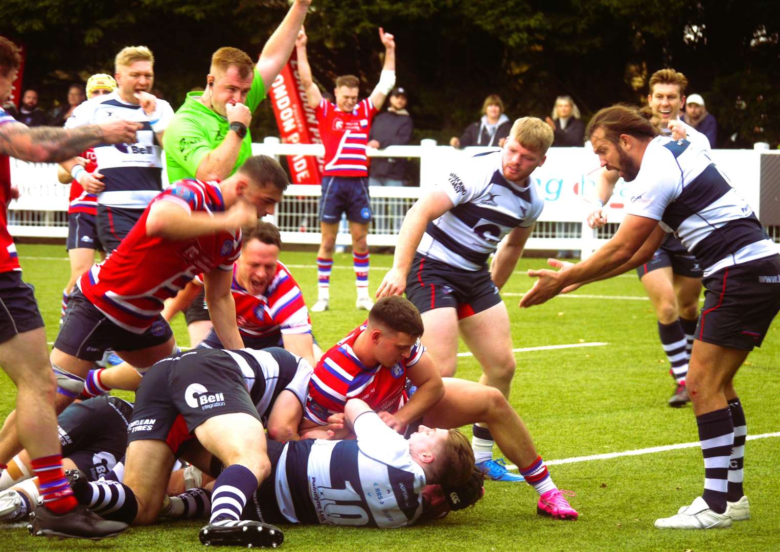 Truman Sullivan scores a try for Tonbridge Juddians at Havant. Picture: Adam Hookway