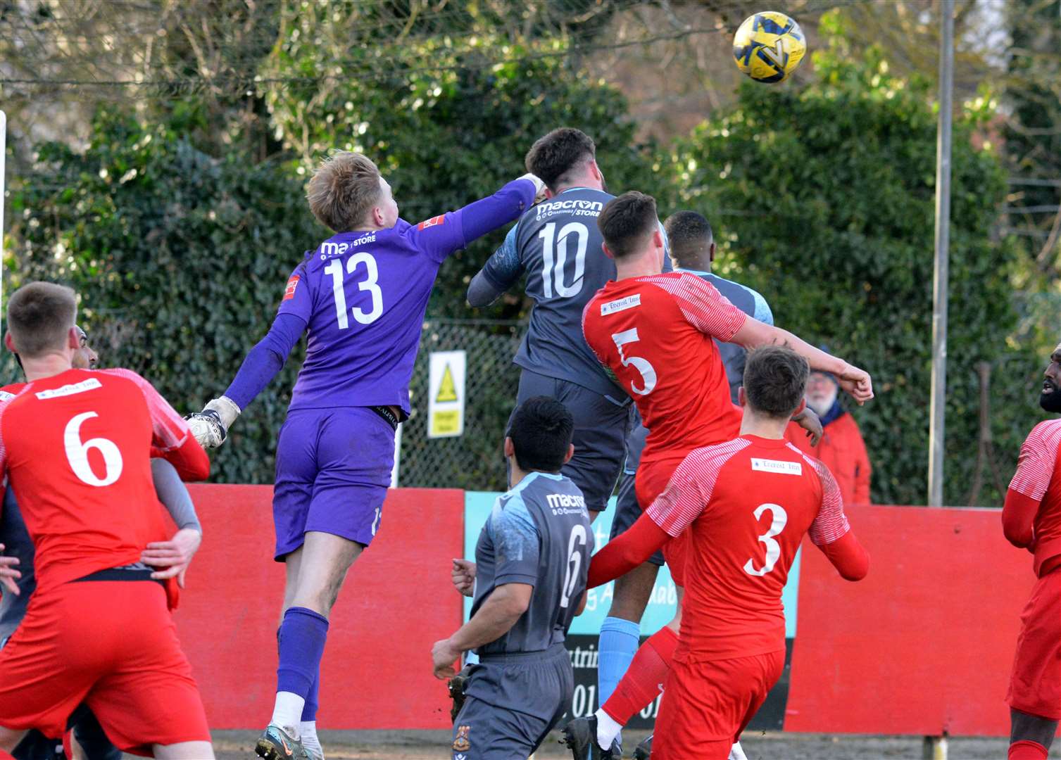 Hythe try to put Three Bridges keeper Leo Anderson under pressure. Picture: Randolph File