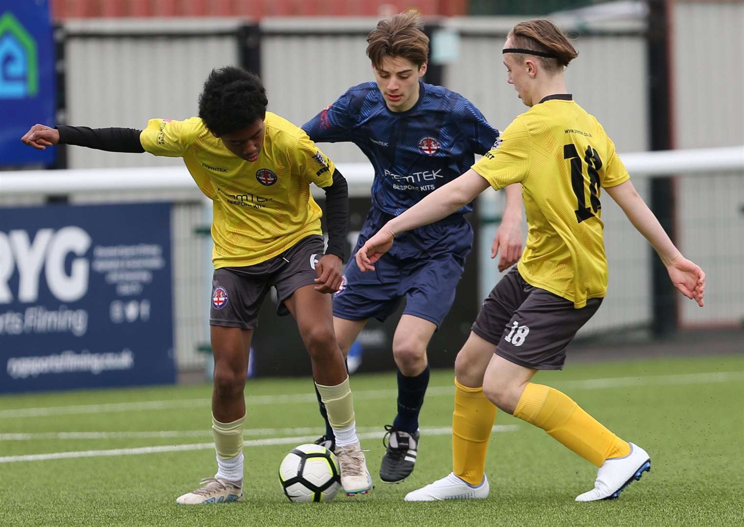 Danson Sports Yellow double up during the Kent Merit Under-14 Boys Plate Final. Picture: PSP Images