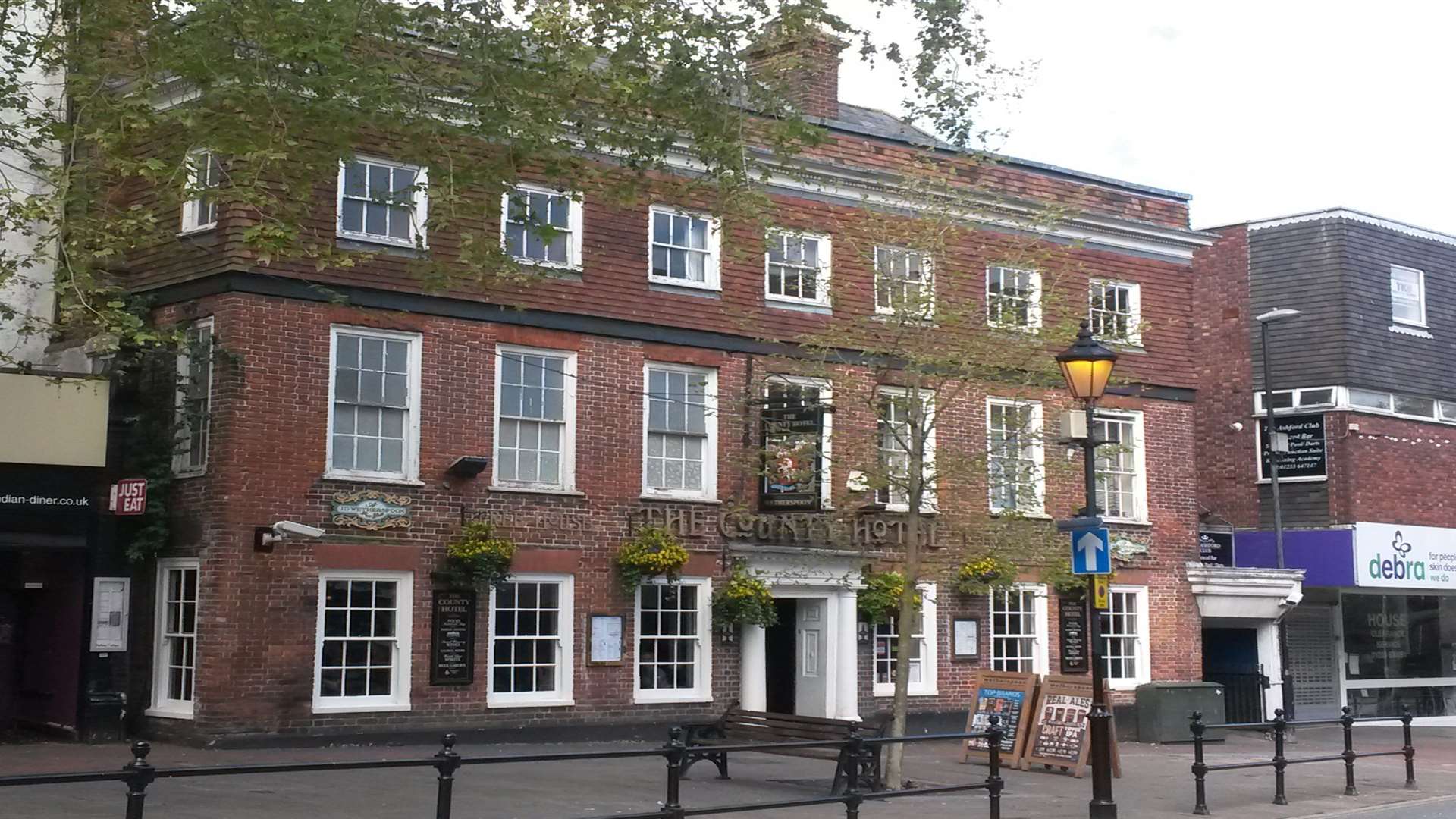 New en-suite rooms at The County Hotel Wetherspoon pub, Ashford