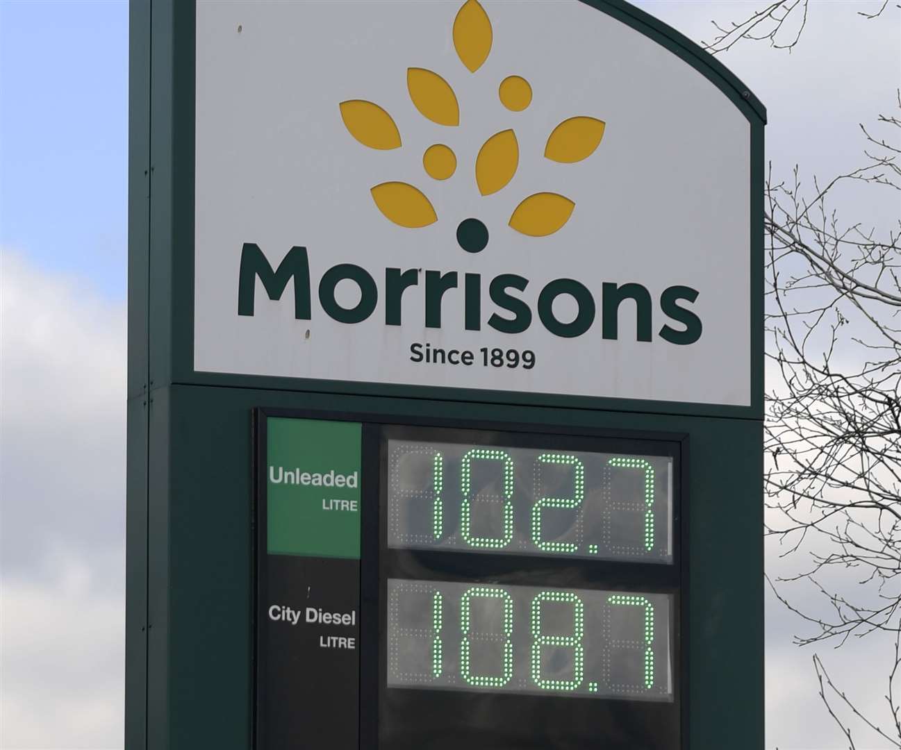 fuel-spill-alert-at-morrisons-petrol-station-after-thieves-drill-tank