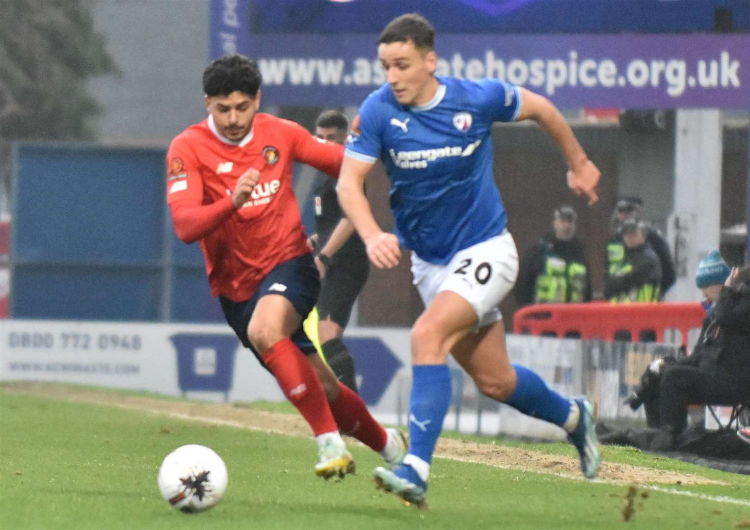 Jeff King closed down by Toby Edser. Chesterfield v Ebbsfleet United, National League, 10 February 2024. Picture: Ed Miller/EUFC