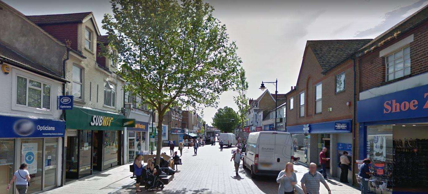 Police arrest man after he walks into bank in Gillingham High Street ...