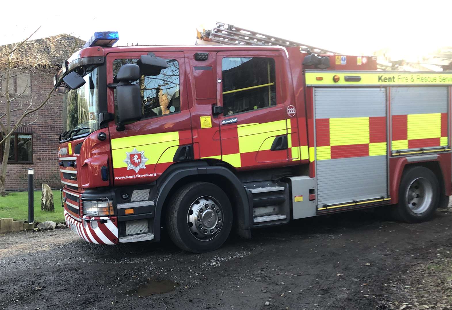 Homes evacuated due to house fire in Woodlands, Chatham