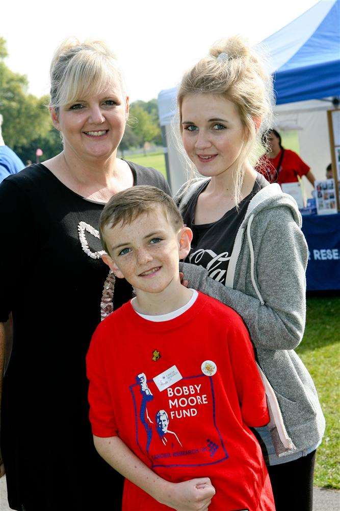 Jonjo Heuerman with mum Donna and sister Megan