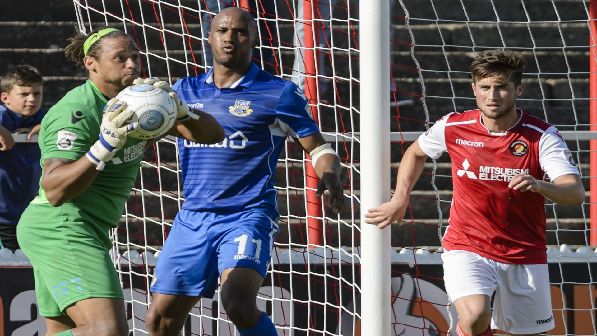 Nathan Ashmore gets both hands on the ball Picture: Andy Payton